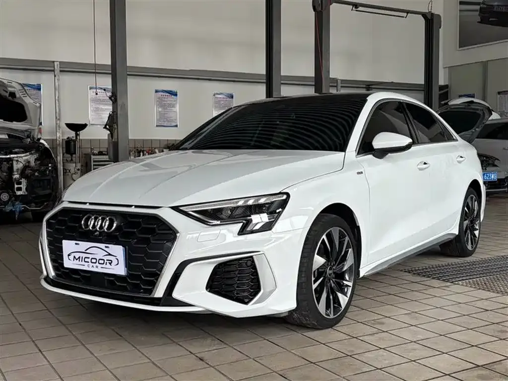 Audi A3 — фото 1