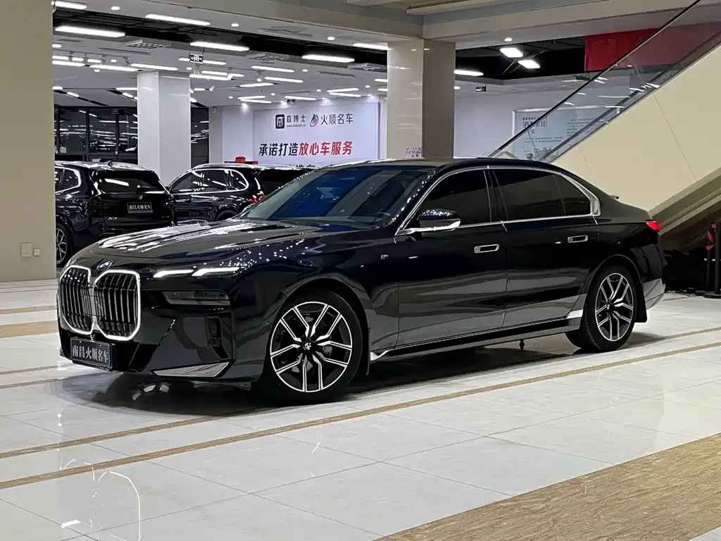 BMW 7 Series — фото 1