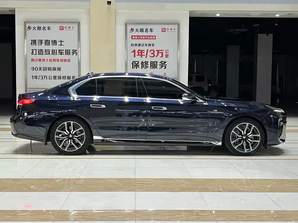 BMW 7 Series — фото 10
