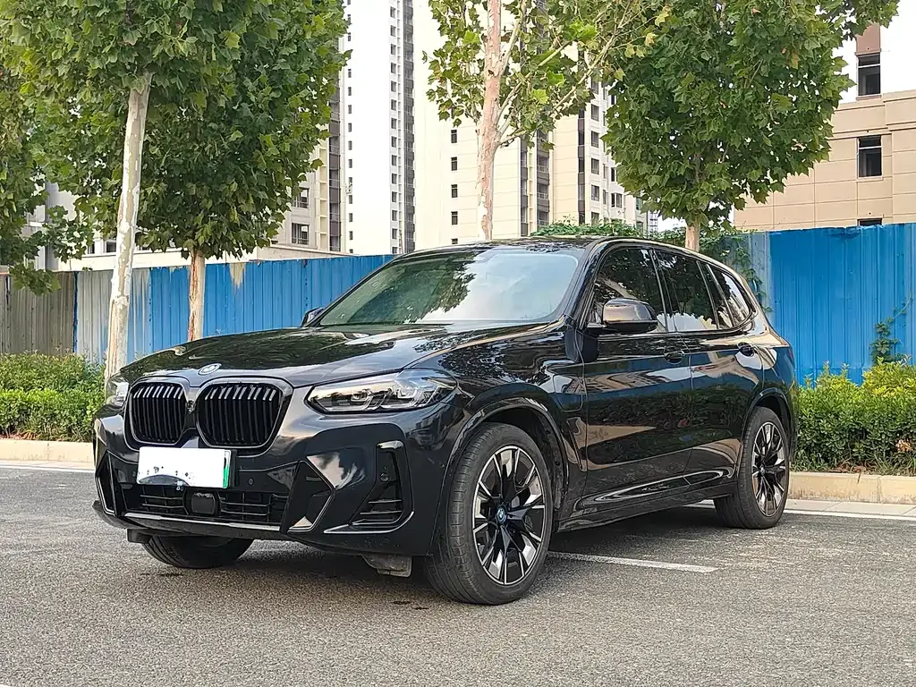 BMW iX3