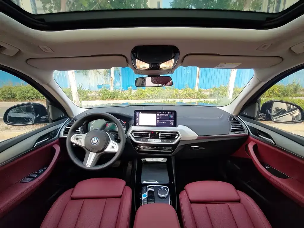 BMW iX3 2024 из CN, фото 2