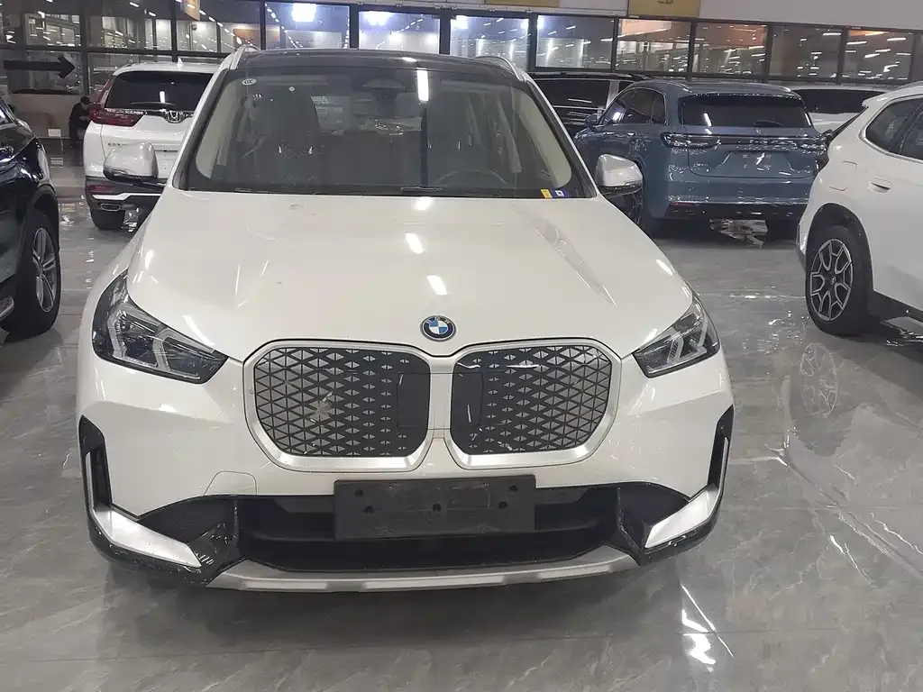 BMW iX1