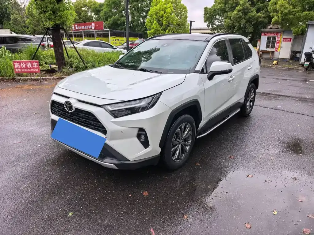 Toyota RAV4 — фото 8
