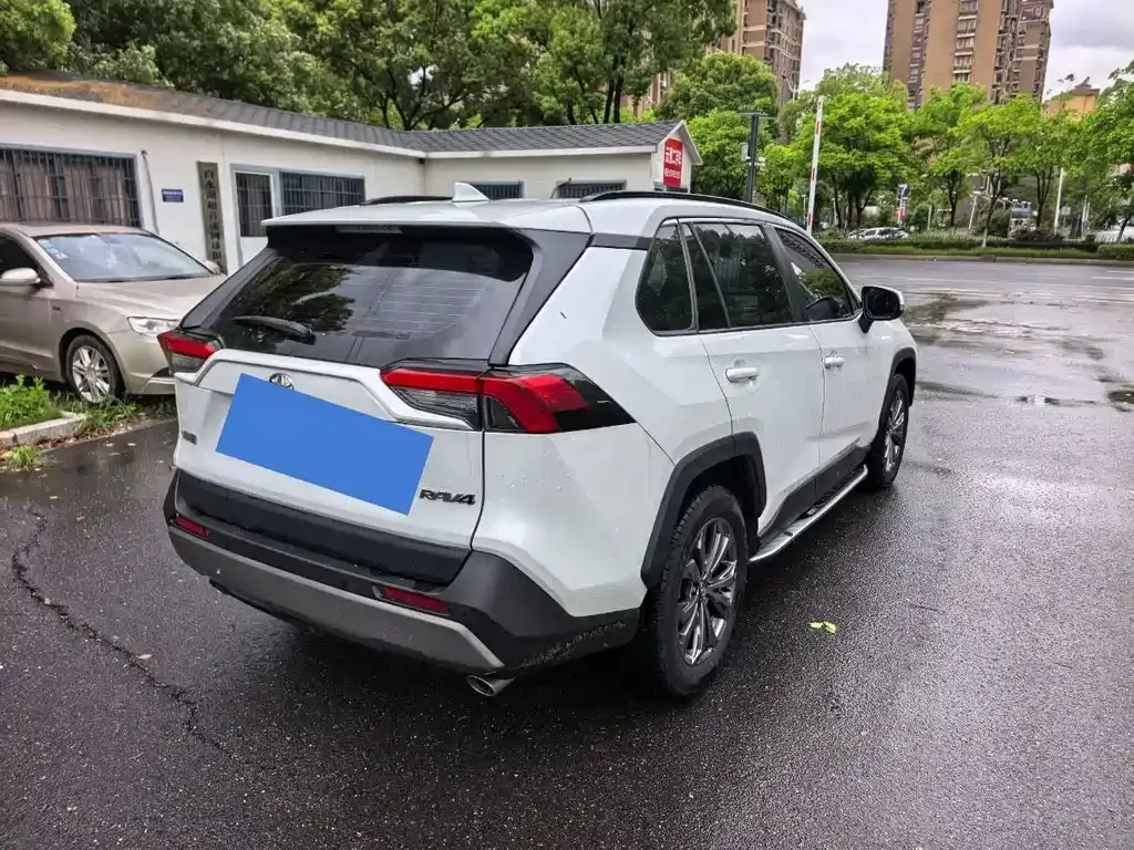 Toyota RAV4 — фото 6