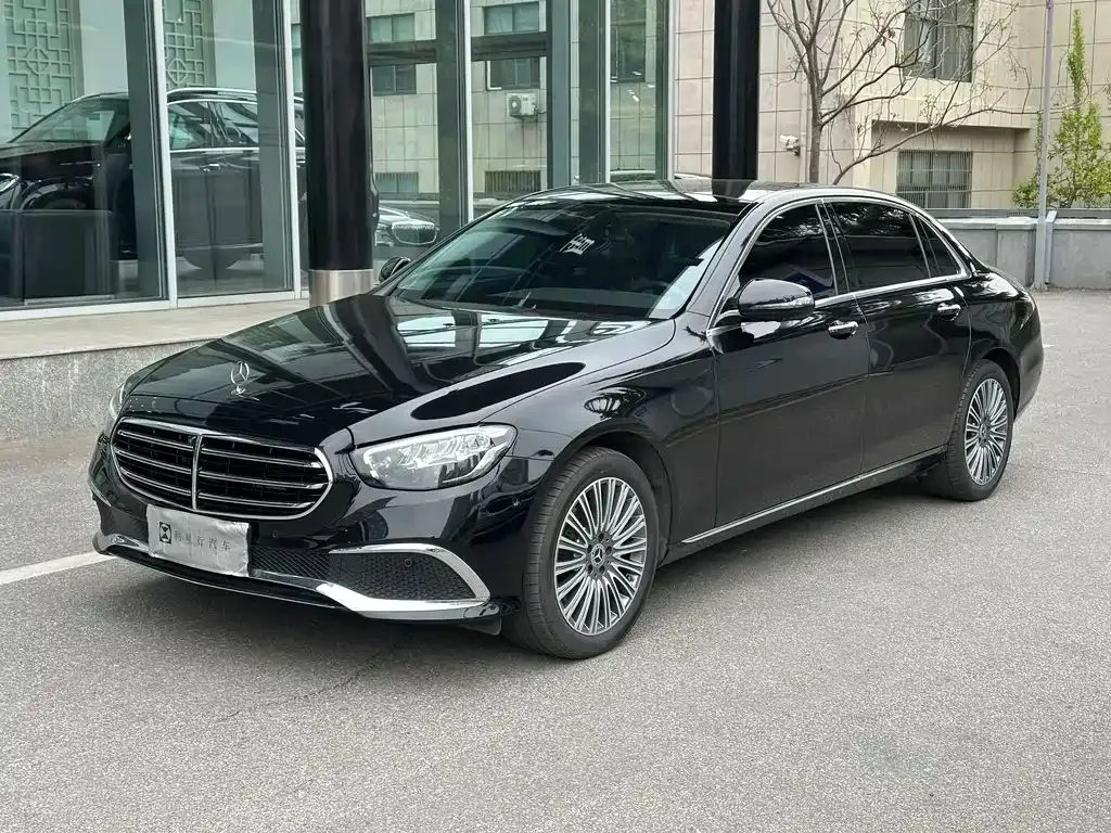 Mercedes-Benz E-Class — фото 1