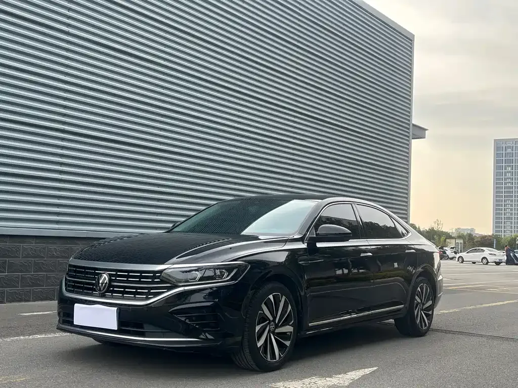 Volkswagen Passat — фото 1