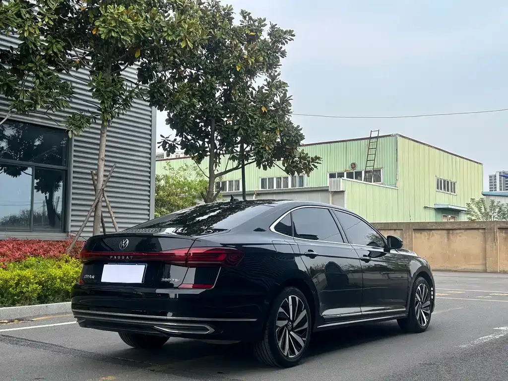 Volkswagen Passat — фото 10