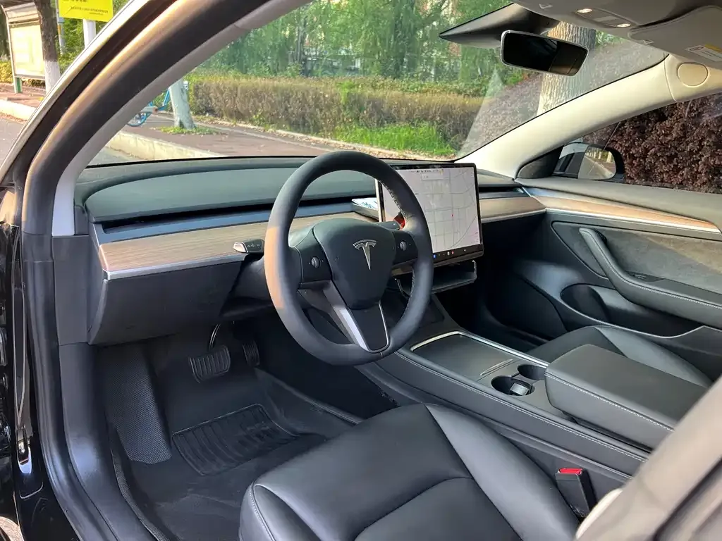 Tesla Model 3 — фото 10
