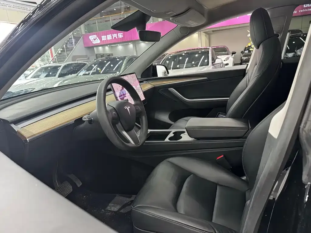 Tesla Model Y — фото 4