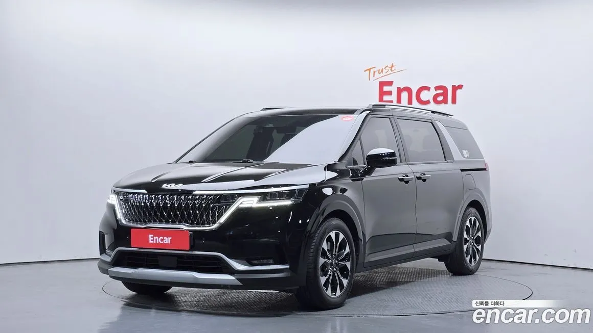 Kia Carnival Gasoline 9-Seater Prestige 1