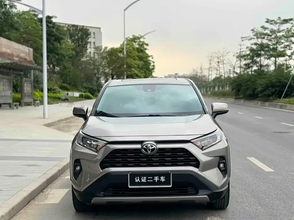 Toyota RAV4 — фото 3