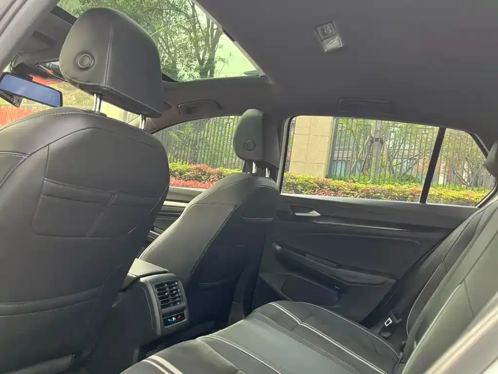 Volkswagen Golf 2021 из CN, фото 3