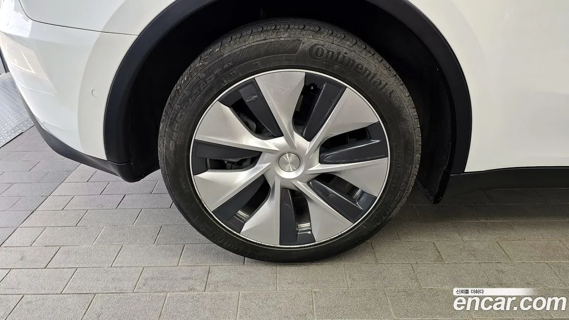 Tesla Model Y — фото 9