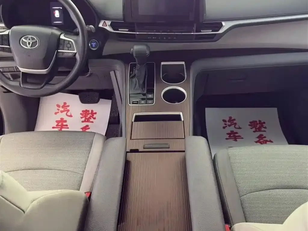Toyota Sienna 2023 из CN, фото 3
