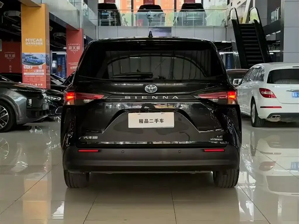 Toyota Sienna 2023 из CN, фото 4