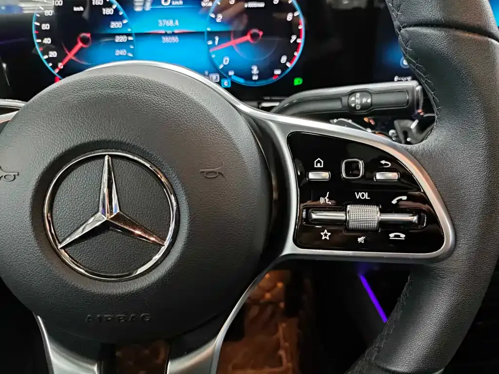 Mercedes-Benz GLA — фото 7