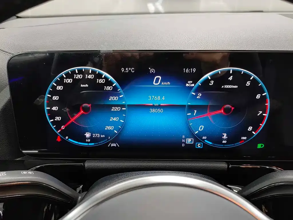 Mercedes-Benz GLA — фото 10