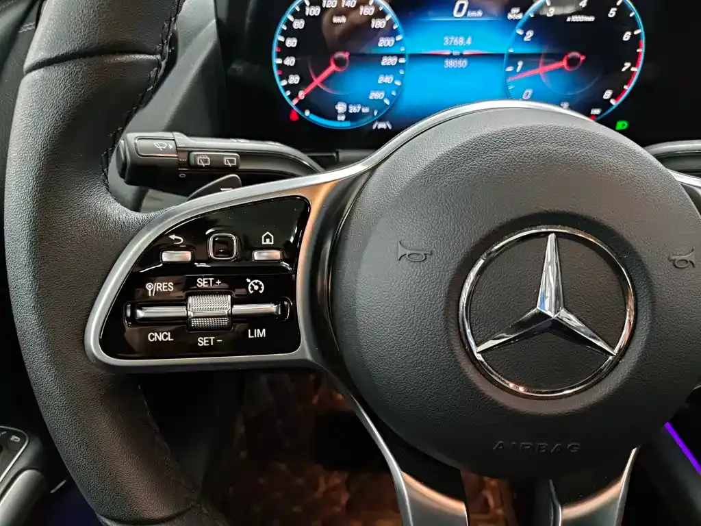 Mercedes-Benz GLA — фото 6