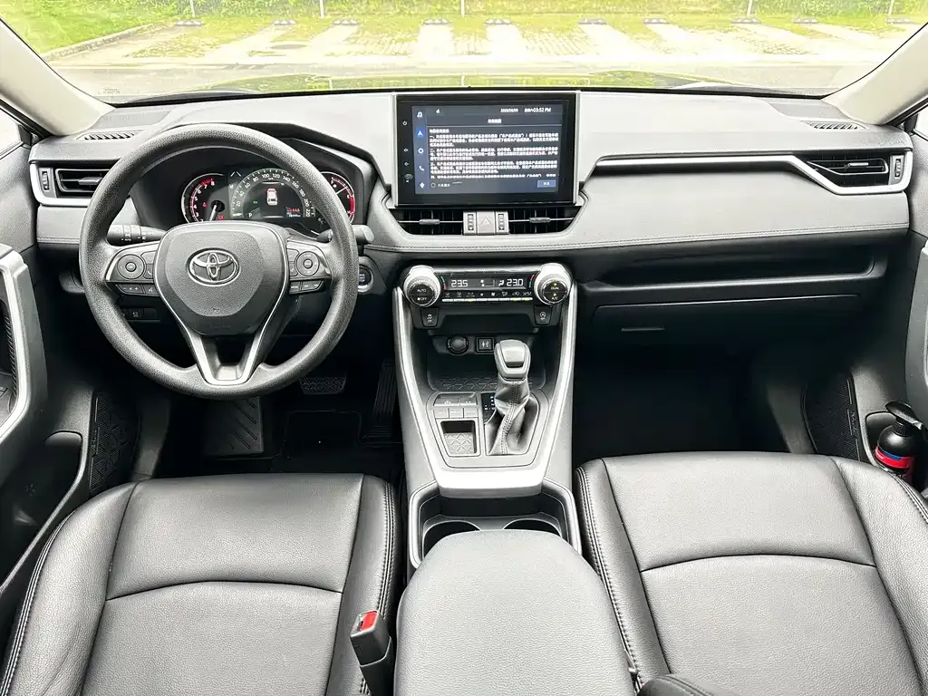 Toyota RAV4 — фото 8