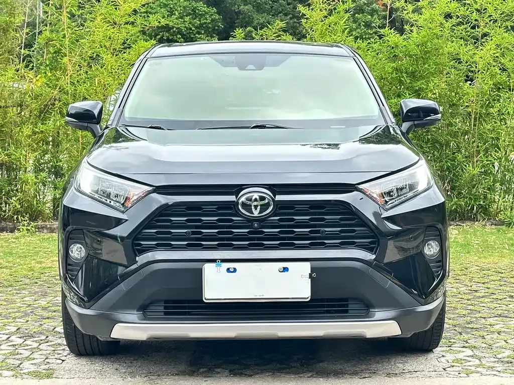 Toyota RAV4 — фото 10
