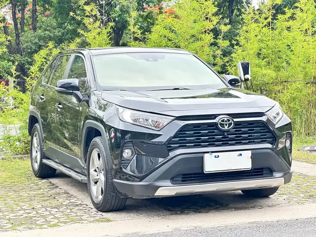 Toyota RAV4 — фото 7