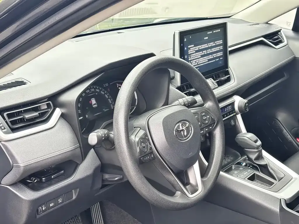 Toyota RAV4 — фото 6