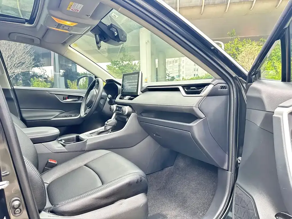 Toyota RAV4 — фото 2