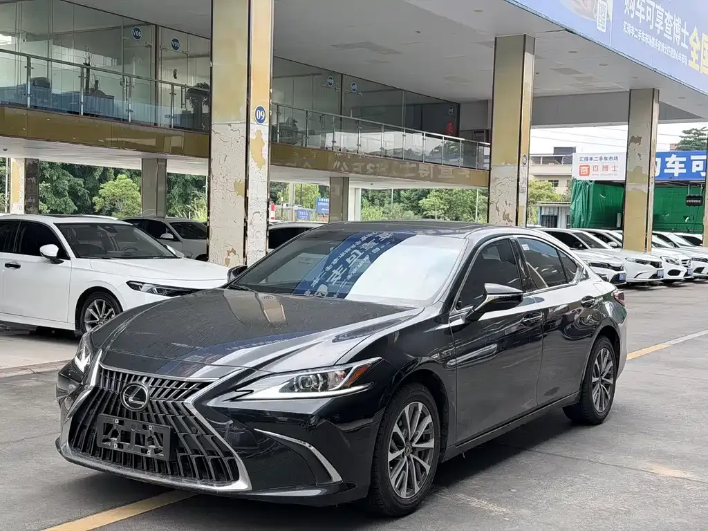 Lexus ES — фото 1