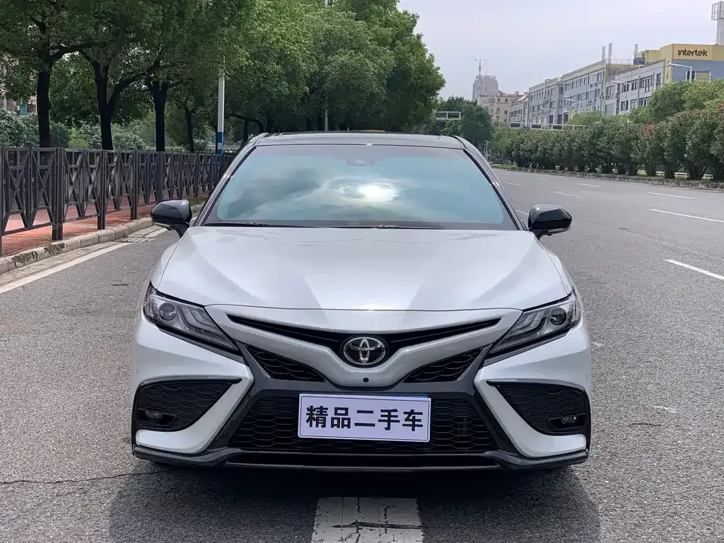 Toyota Camry — фото 7