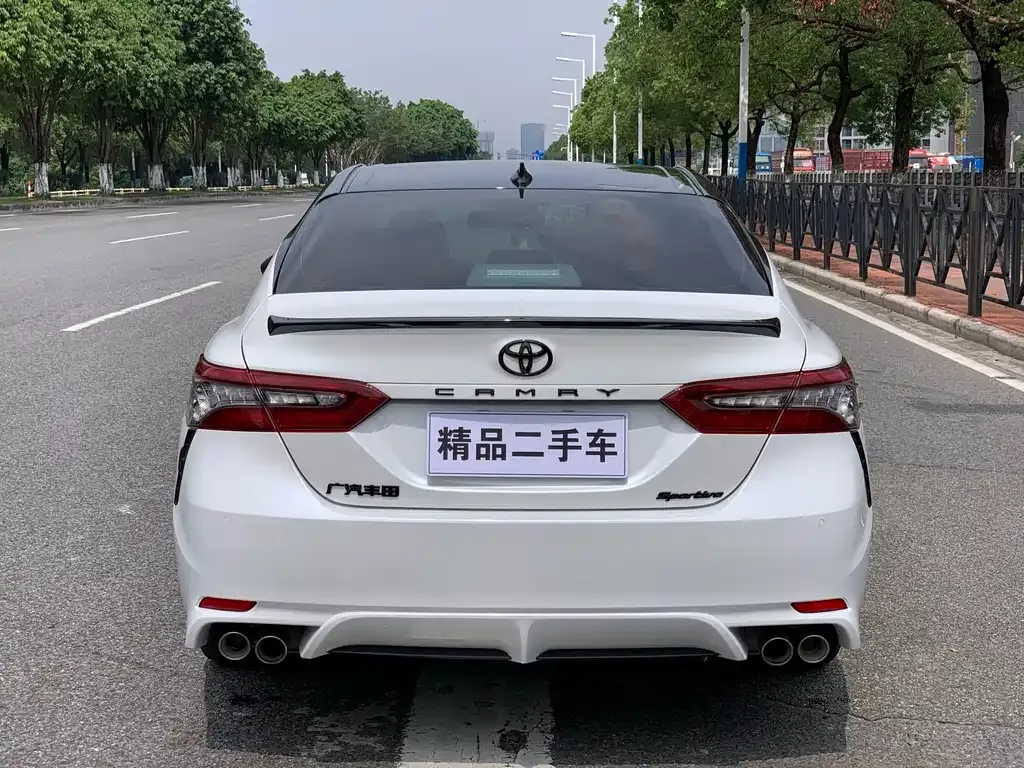 Toyota Camry — фото 10