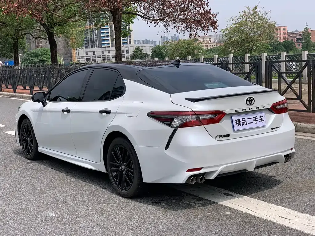 Toyota Camry — фото 8