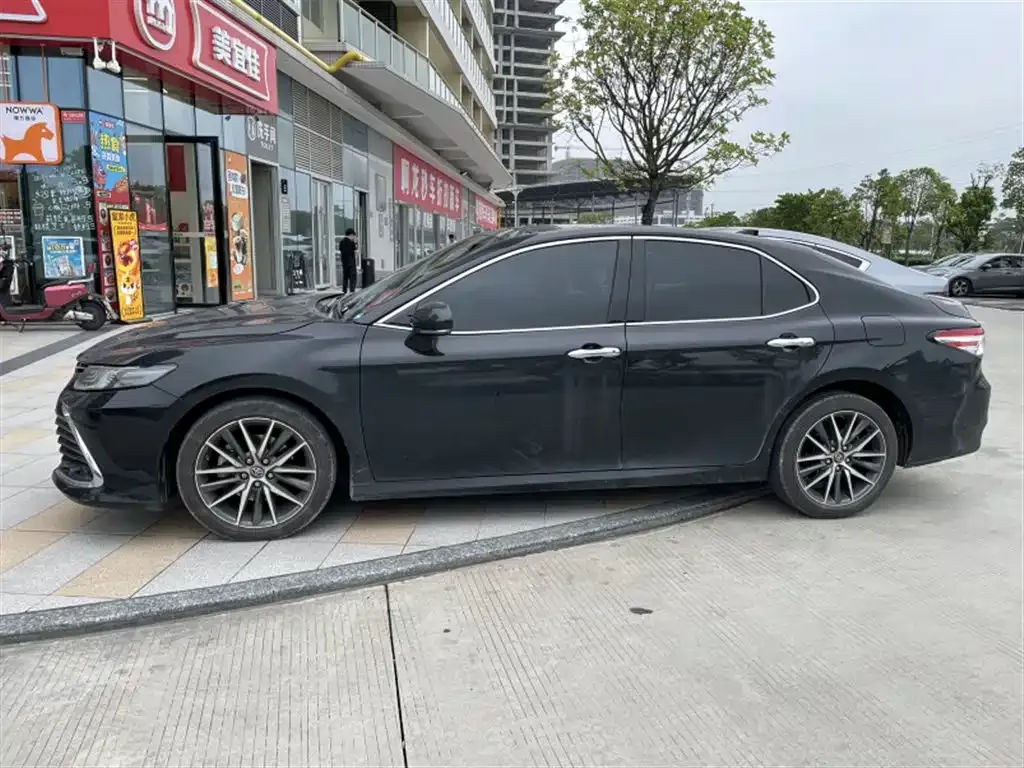 Toyota Camry — фото 10