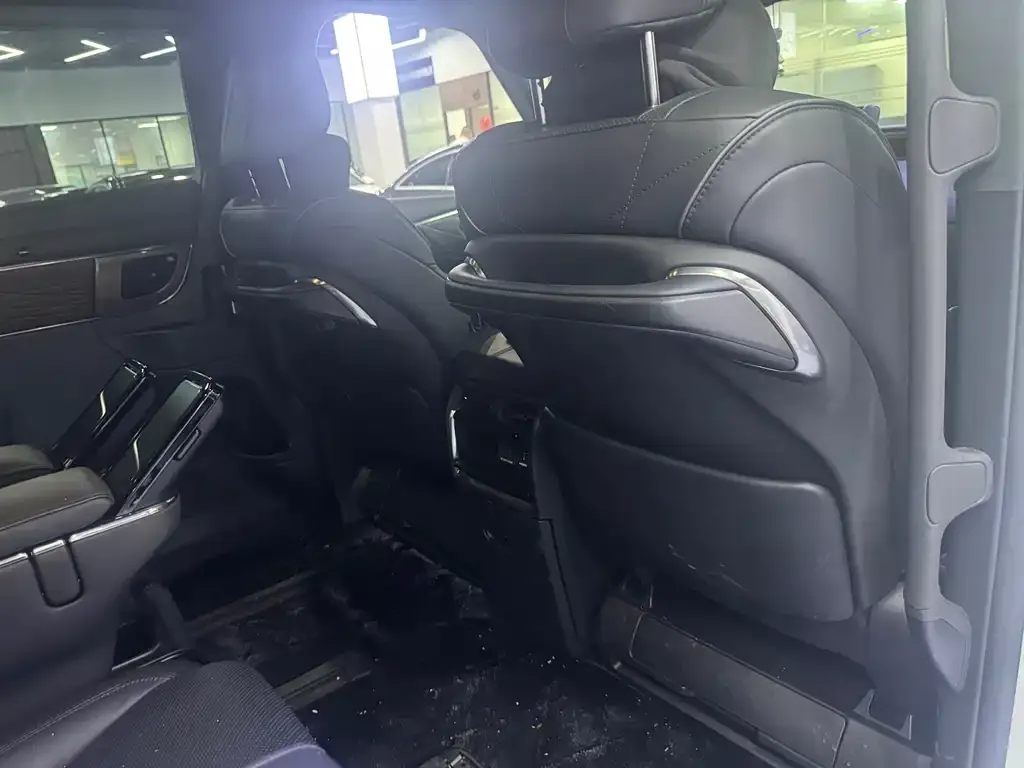 Toyota Alphard — фото 2
