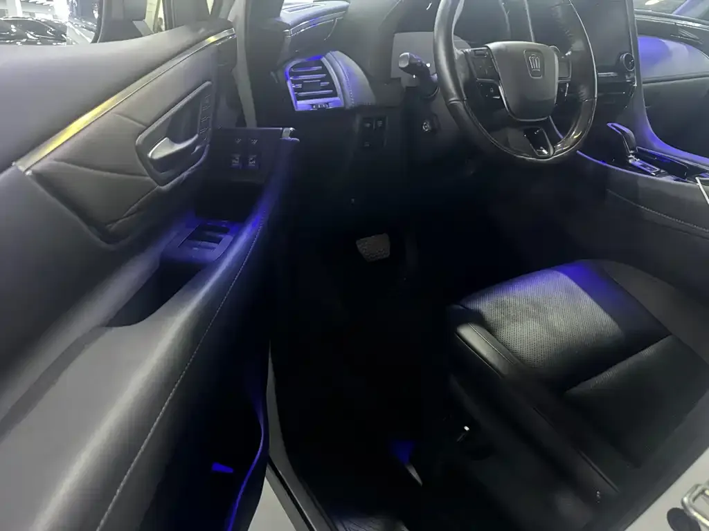 Toyota Alphard — фото 3