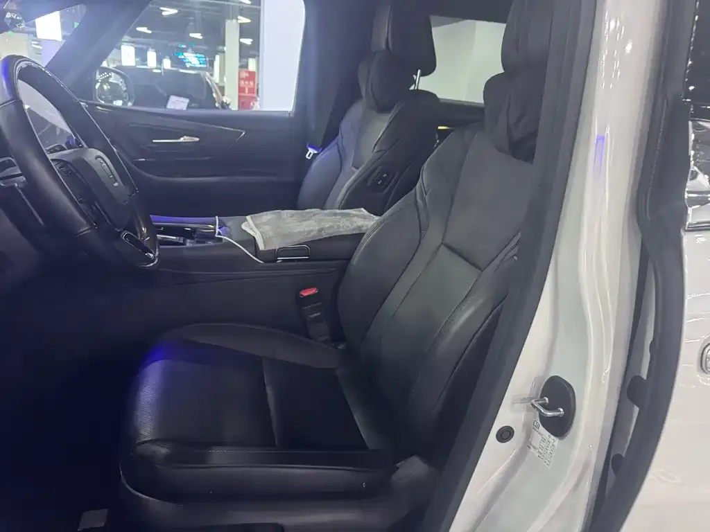 Toyota Alphard — фото 5