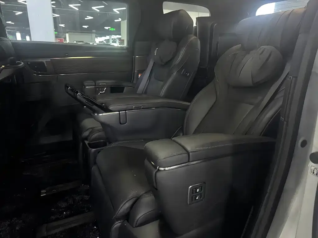 Toyota Alphard — фото 8