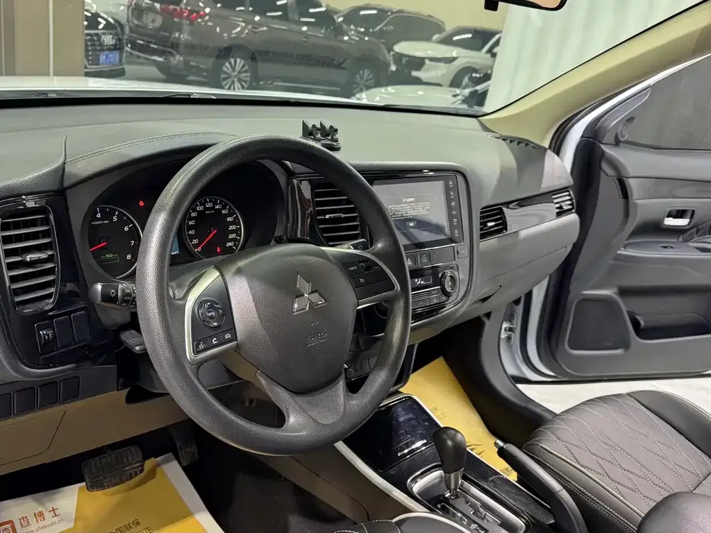 Mitsubishi Outlander 2022 из CN, фото 6