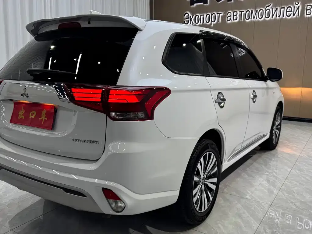 Mitsubishi Outlander 2022 из CN, фото 3