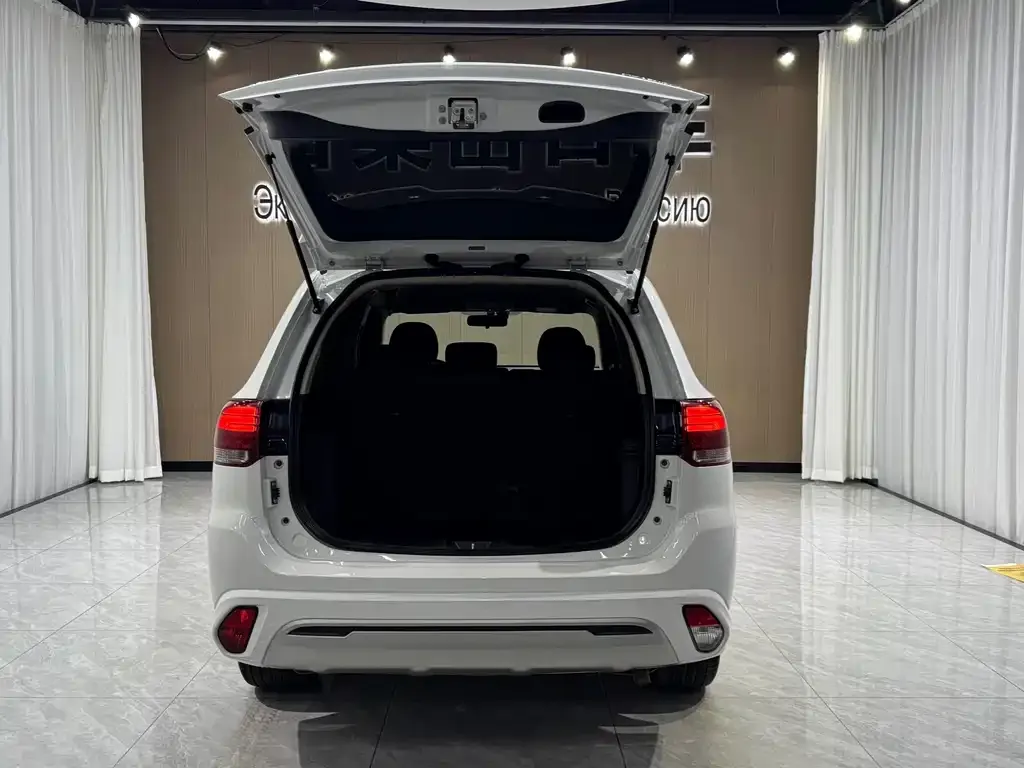 Mitsubishi Outlander 2022 из CN, фото 2