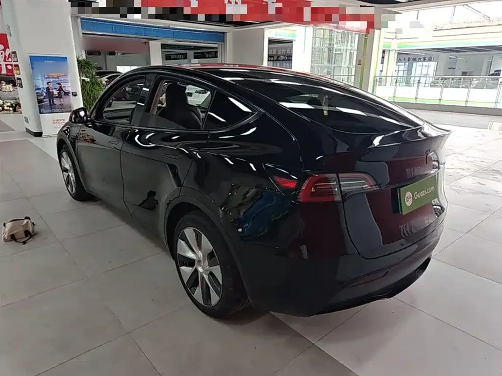 Tesla Model Y — фото 10