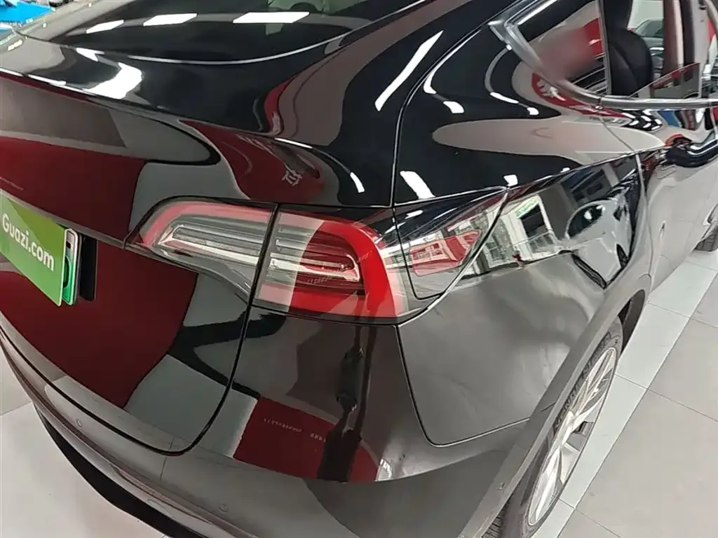 Tesla Model Y — фото 7