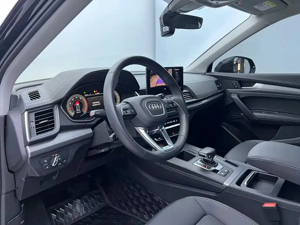 Audi Q5L — фото 10