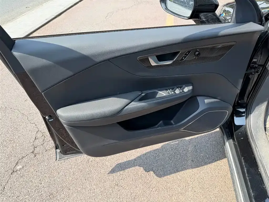 Hongqi E-QM5 2023 из CN, фото 6