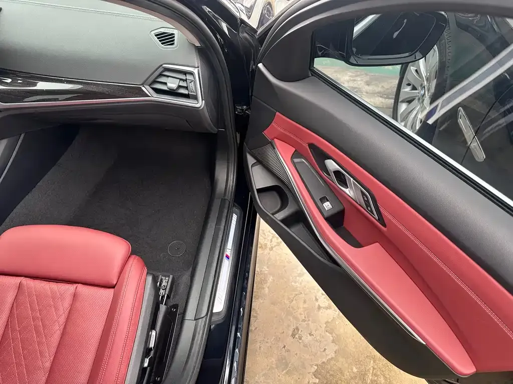 BMW 3 Series 2024 из CN, фото 3