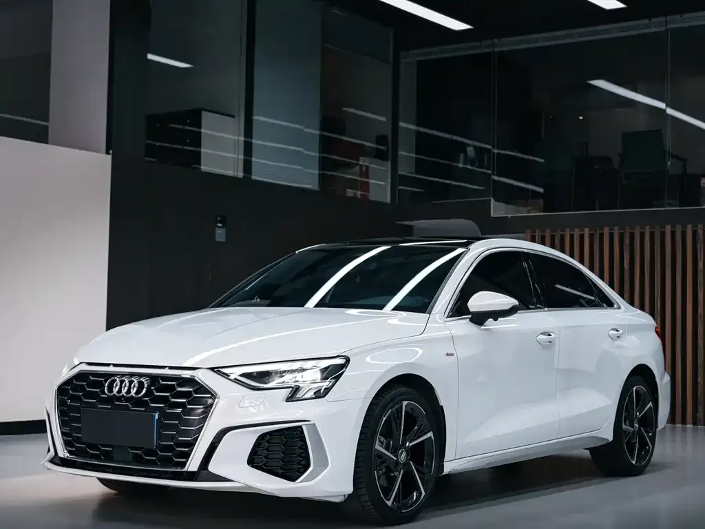 Audi A3 — фото 1