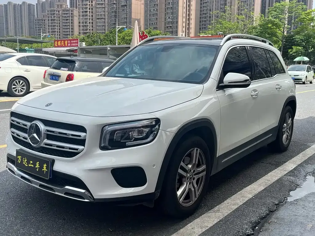 Mercedes-Benz GLB — фото 1