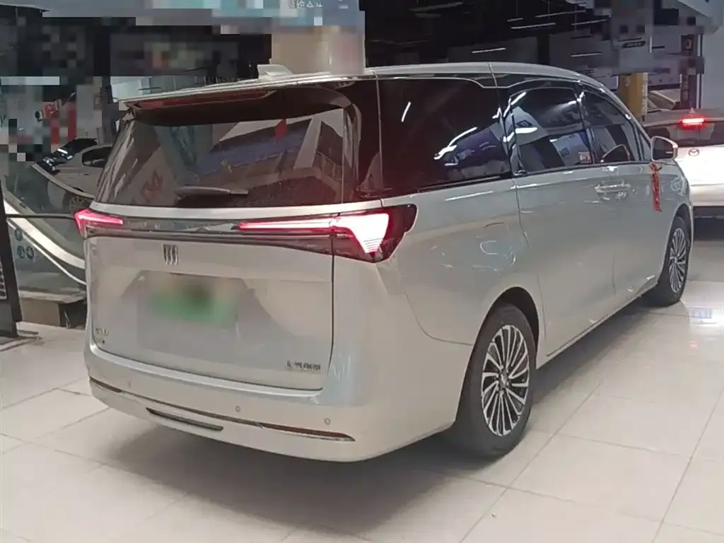 Buick GL8 Hybrid — фото 2