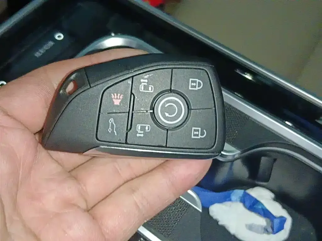 Buick GL8 Hybrid — фото 10