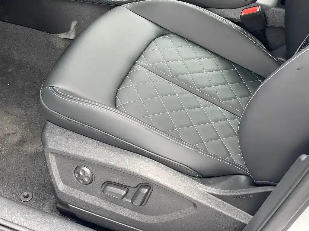 Audi Q2L 2026 из CN, фото 7