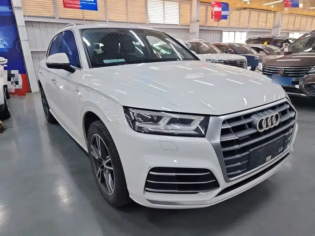 Audi Q5L — фото 10